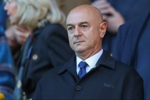 英媒：热刺将获重金支持&可能来自ENIC；库杜斯+怀特转会费上亿镑