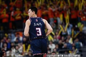 去年今日：胡明轩7记三分爆砍生涯新高40分 另送9助0失误率队止颓