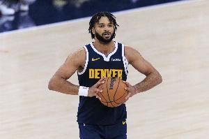 关键时刻隐身了！穆雷20投11中空砍25分10助攻3抢断