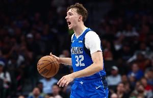 名记:弗拉格在大学高中都没打过控卫 独行侠将不得不依赖拉塞尔