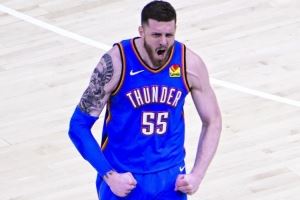 阿隆-维金斯:哈滕很关键是天生赢家 不惊讶其表现一直是可靠存在