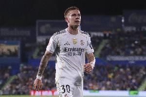 记者:马斯坦托诺缺席皇马今日合练,他在室内训练