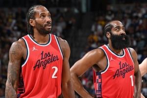 杨毅:看了几场快船的球 感觉他们濒临重建 这个阵容没有明天